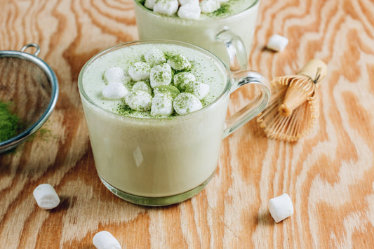 Matcha Latte - Ein antioxidativer Grüntee-Kick mit Milchschaum - MAYOLA® Kaffee