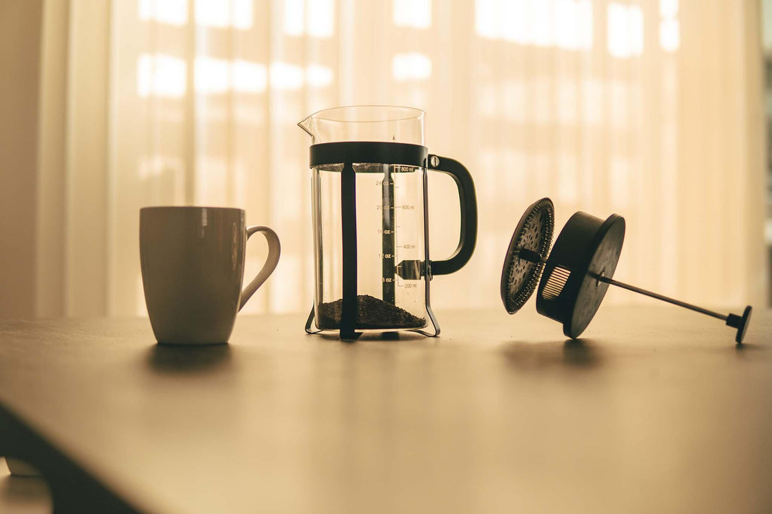 Wie du deine French Press in 5 einfachen Schritten säuberst - MAYOLA® Kaffee